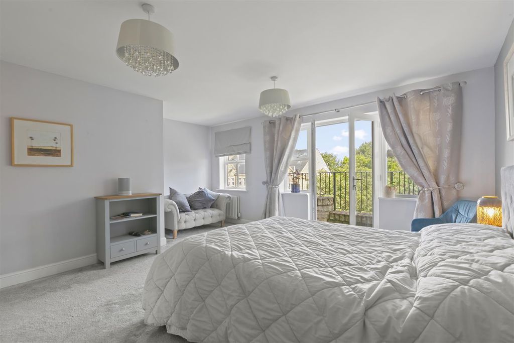 Additional image 21 of 5 bed property for saleCollege Drive, Ilkley LS29