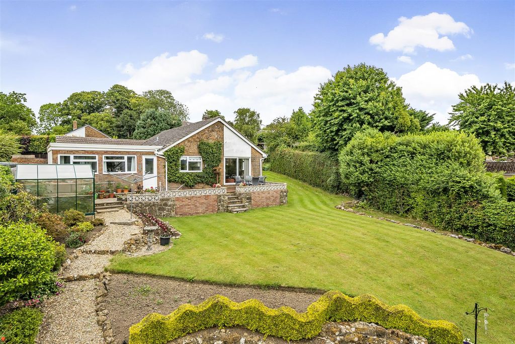 4 bed detached bungalow for saleThe Heights, Ilminster TA19