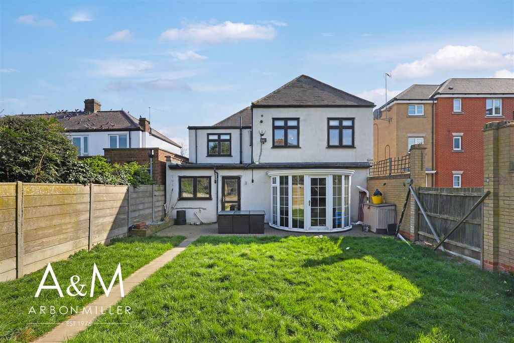 5 bed semi-detached house for saleForest Road, Barkingside IG6