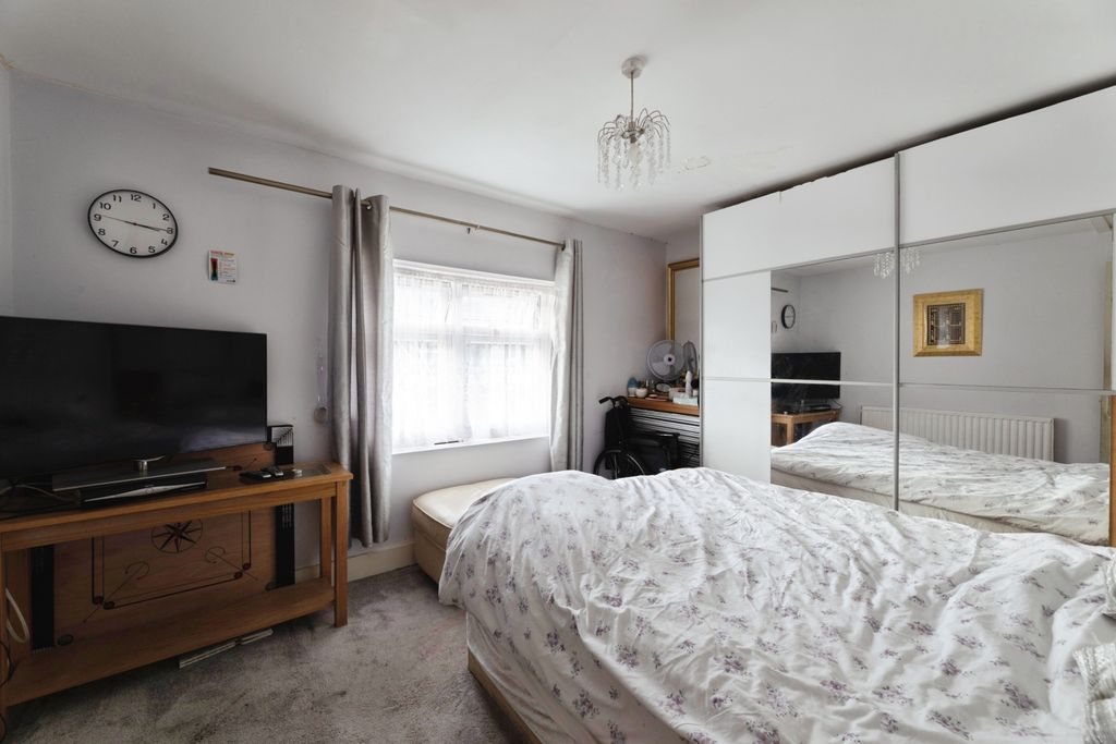 Additional image 8 of 7 bed semi-detached house for saleGrosvenor Road, Ilford IG1