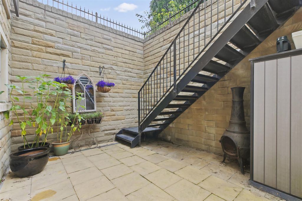 Additional image 15 of 5 bed property for saleCollege Drive, Ilkley LS29