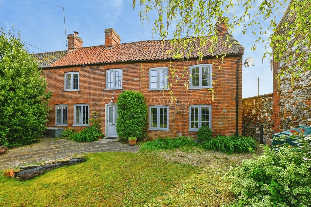 4 bed semi-detached house for saleHigh Street, Ringstead, Hunstanton, Norfolk PE36