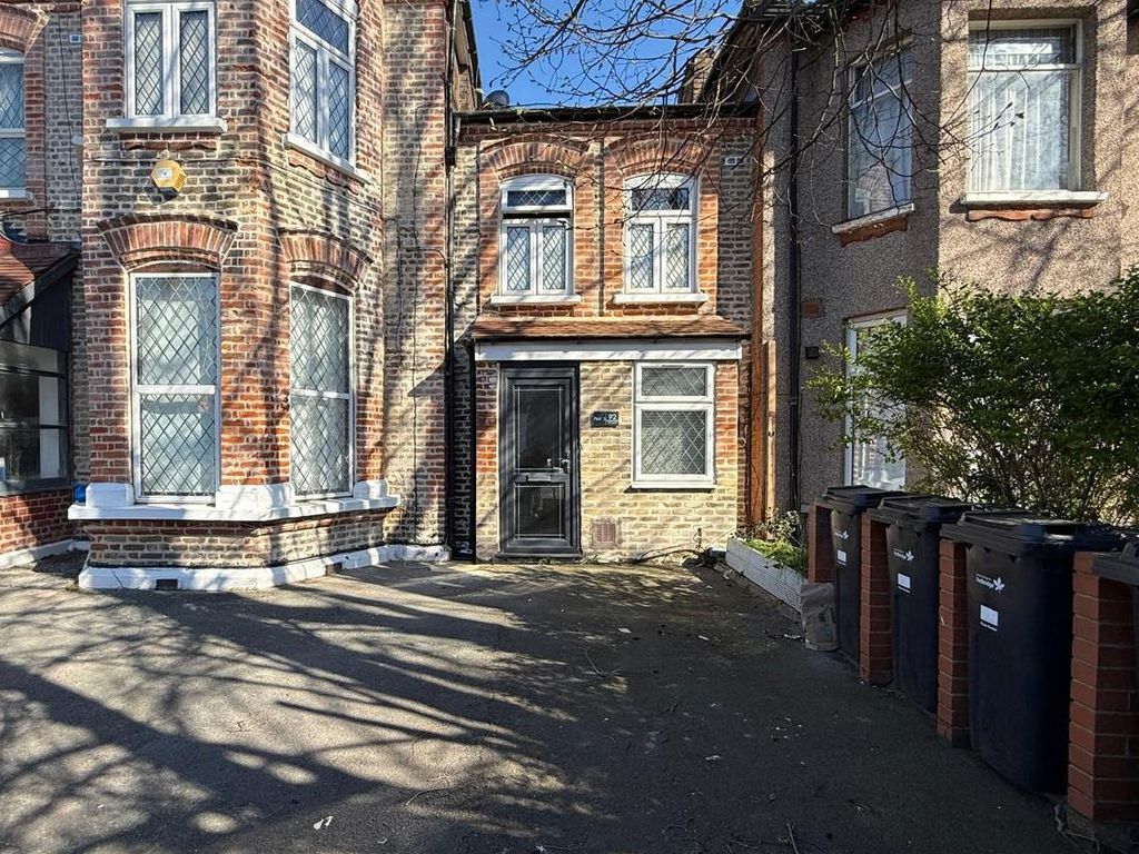1 bed flat for saleAldborough Road South, Seven Kings IG3