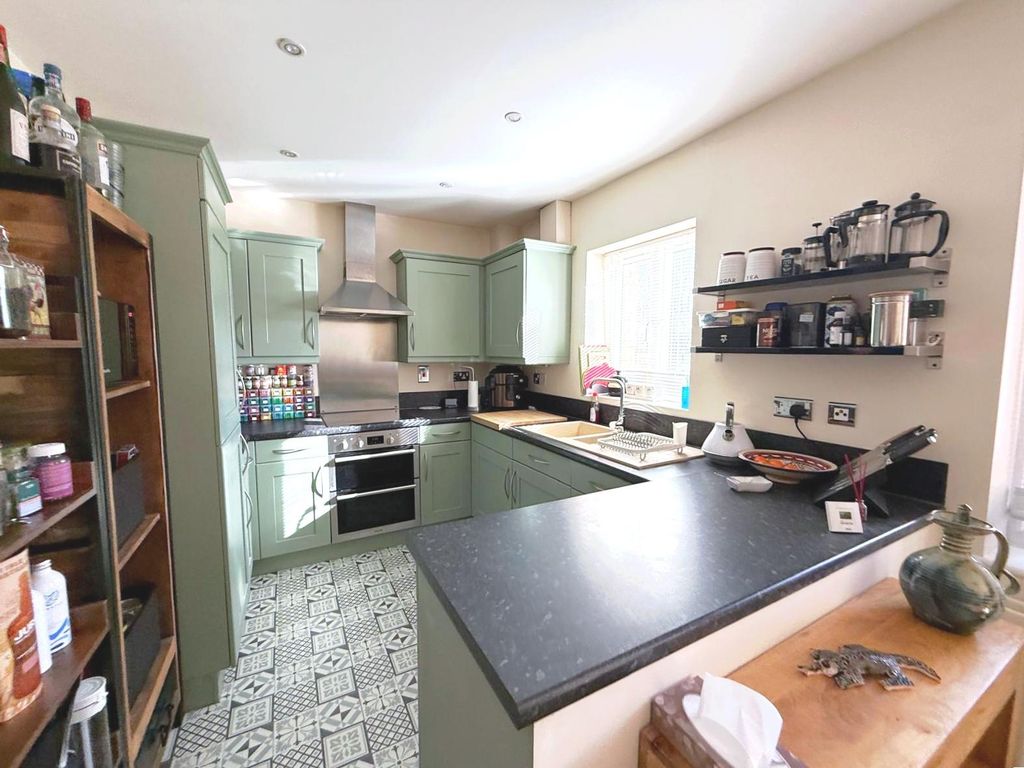 Additional image 5 of 2 bed flat for saleOldnall Road, Kidderminster DY10