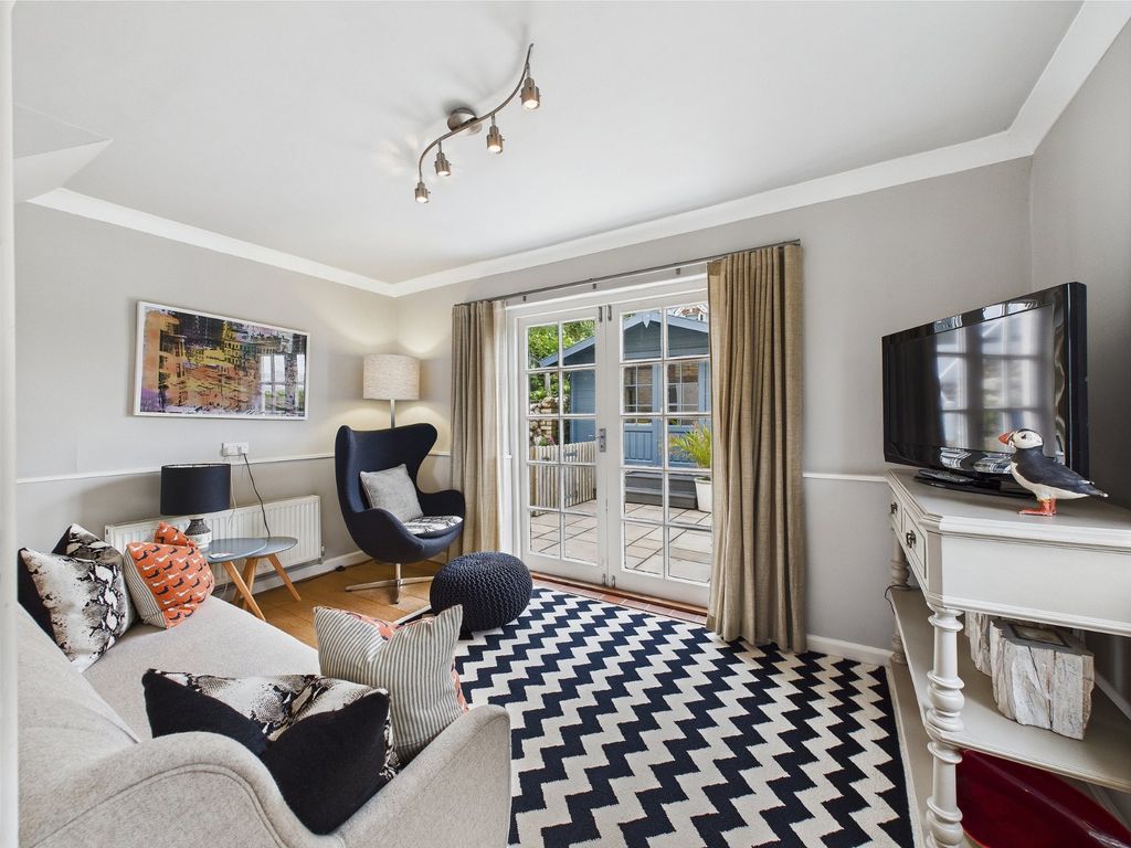 4 bed flat for saleTorrs Park, Ilfracombe, Devon EX34 photo 4