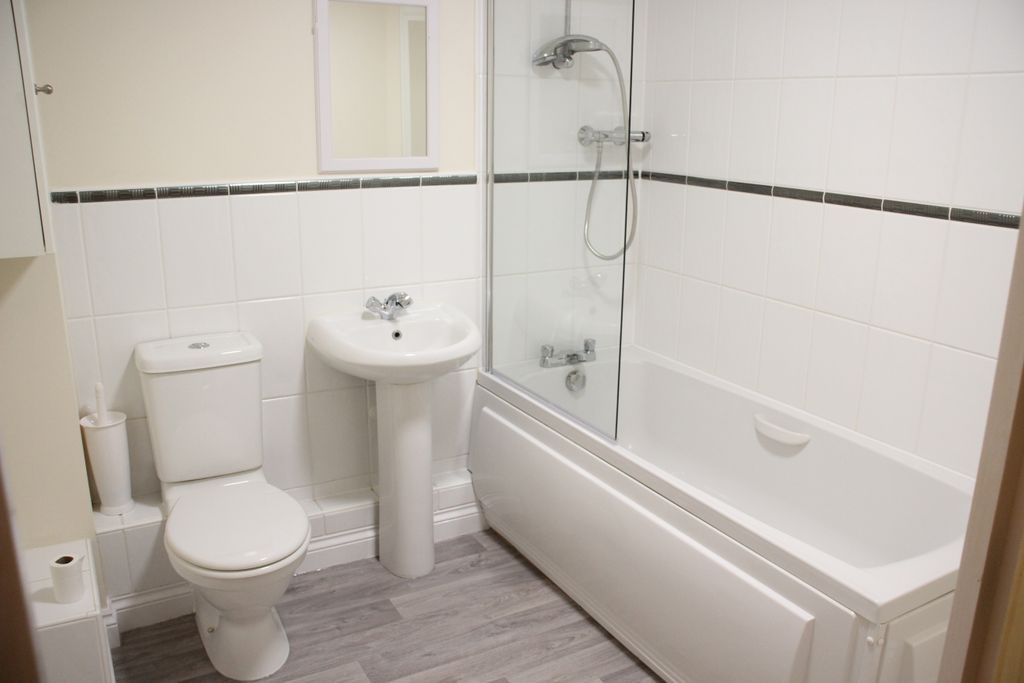 Additional image 9 of 2 bed flat for saleMeadowview, Hungerford RG17