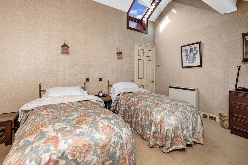 Additional image 41 of 6 bed semi-detached house for salePark Drive, Huddersfield HD1