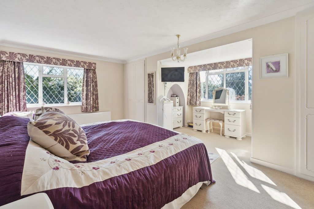 Additional image 7 of 5 bed detached house for saleNorwood Lane, Iver SL0
