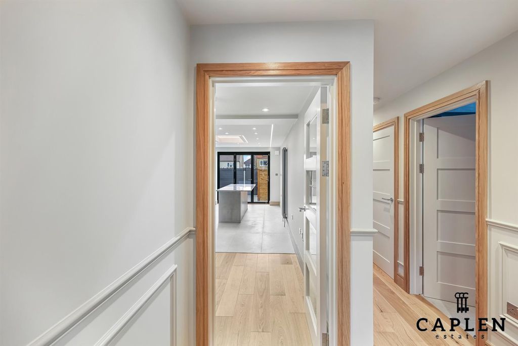 Additional image 9 of 2 bed flat for saleNew North Road, Ilford IG6