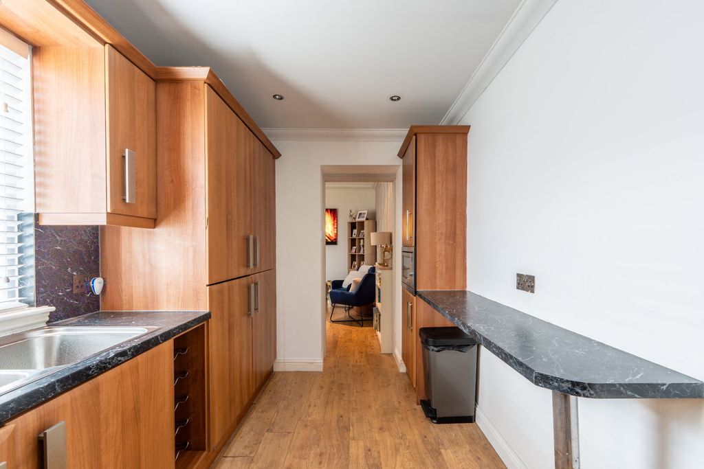 Additional image 10 of 2 bed flat for saleFactory Road, Kirkcaldy KY1