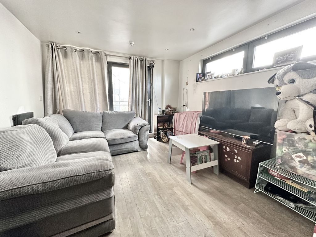 Additional image 2 of 2 bed flat for salePerth Road, Ilford IG2