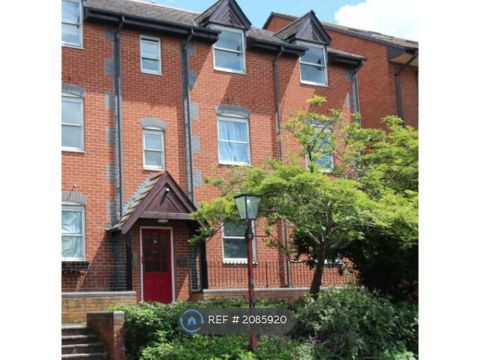 Lynden Mews, Reading RG2