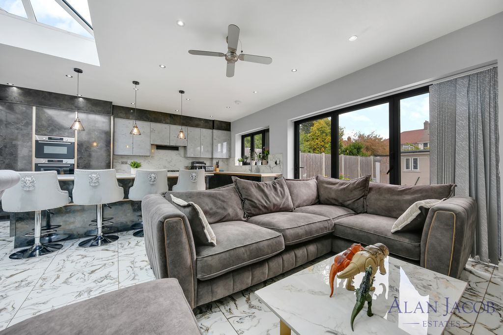 Additional image 29 of 5 bed bungalow for saleJerningham Avenue, Clayhall IG5
