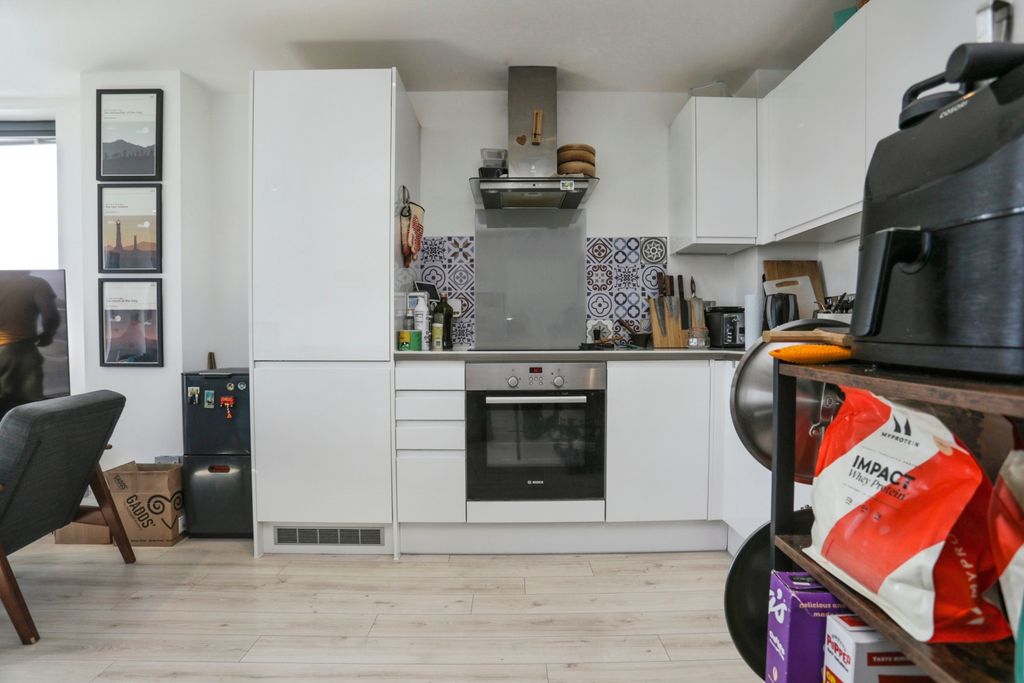 Additional image 7 of 2 bed flat for saleKey Street, Ipswich IP4
