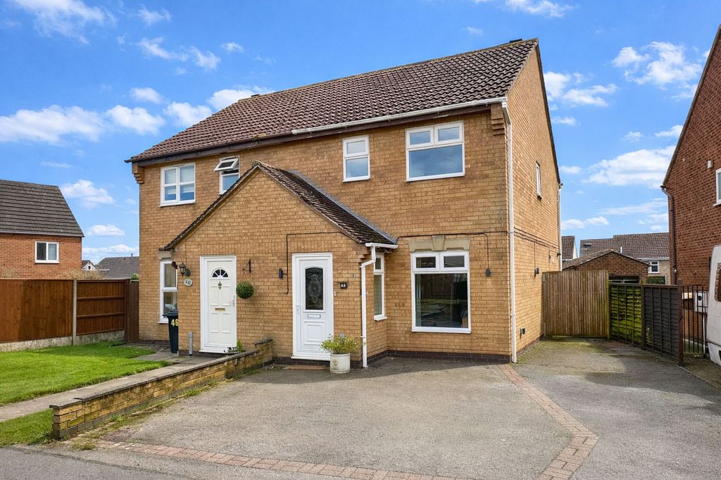 3 bed semi-detached house for saleCedar Drive, Ibstock LE67