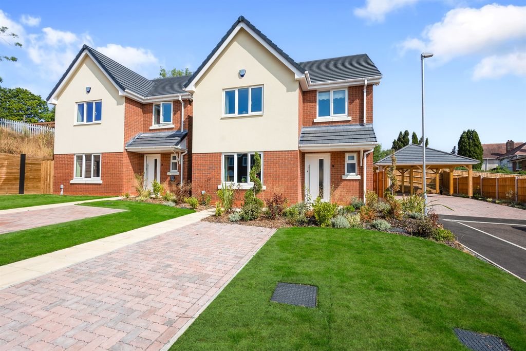4 bed detached house for saleNicholson Court, Kidderminster DY10