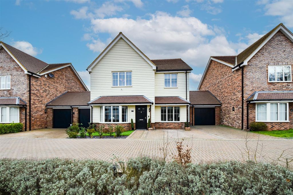 4 bed link detached house for saleLittle Ridings Lane, Blackmore, Ingatestone CM4