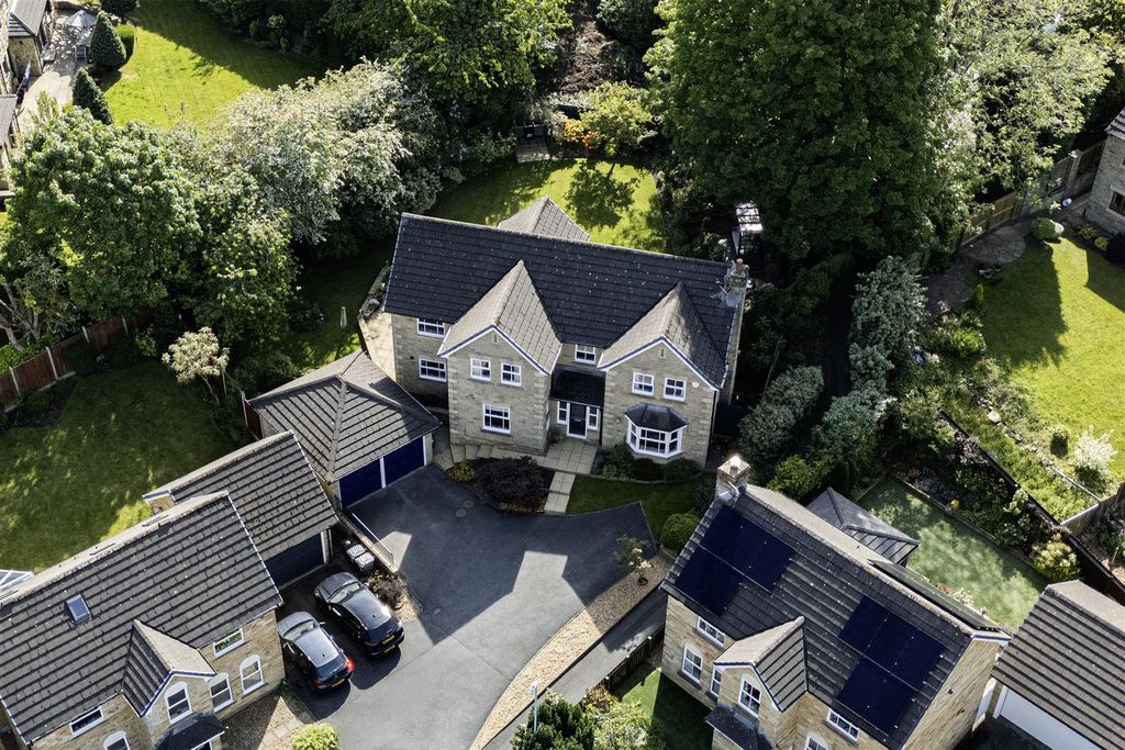 5 bed detached house for saleWhitebeam Park, Birkby, Huddersfield HD2