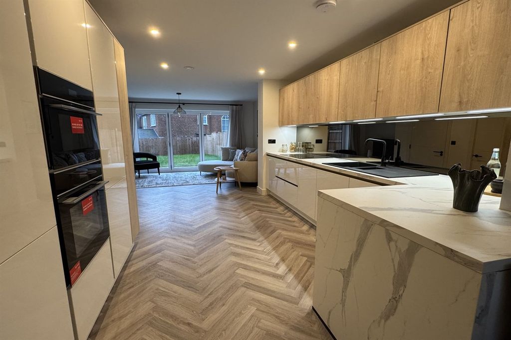 Additional image 4 of 4 bed property for saleChurch Mead, Greater Manchester SK14