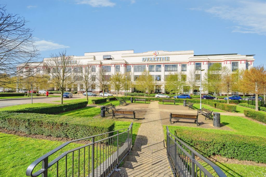 Additional image 17 of 2 bed flat for saleOvaltine Drive, Kings Langley WD4
