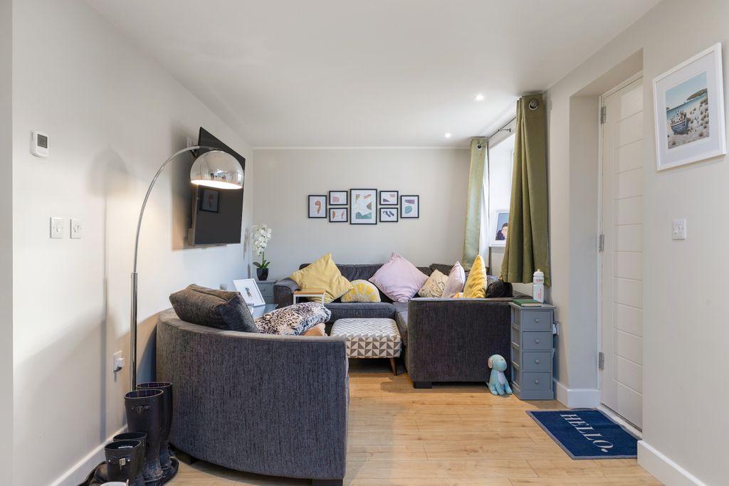 Additional image 6 of 3 bed semi-detached bungalow for salePriory Avenue, Hungerford RG17
