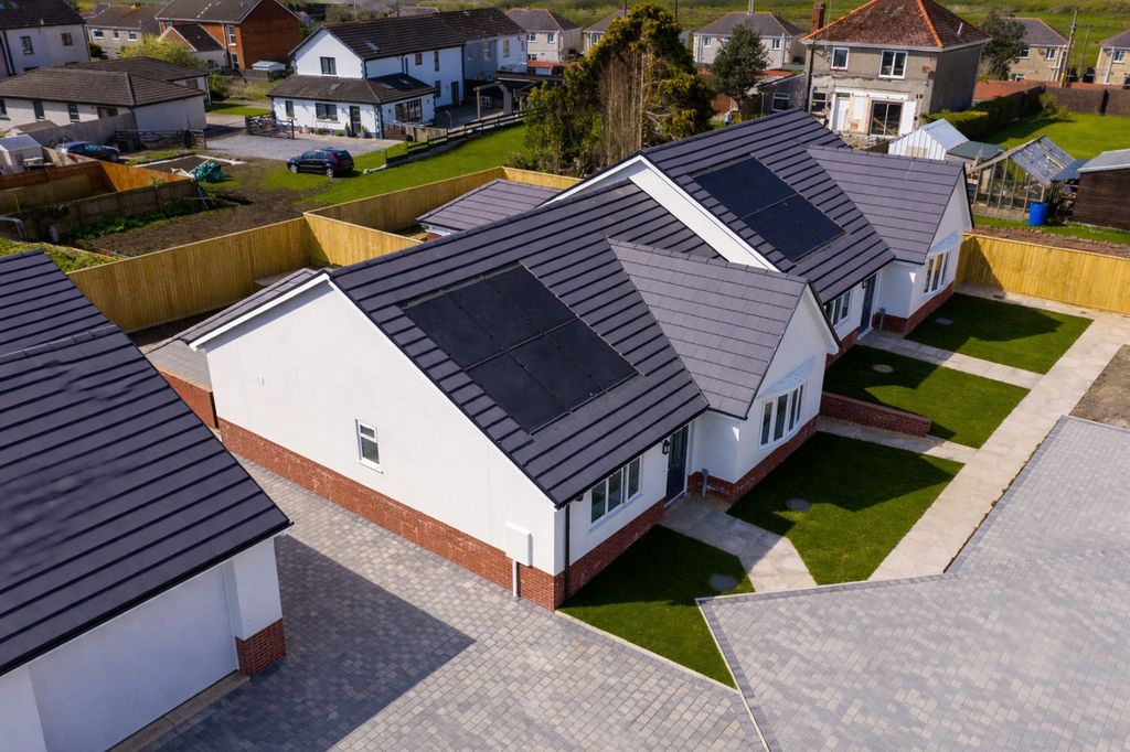Additional image 31 of 3 bed detached bungalow for sale10-24 Llys Y Felin, Kidwelly SA17