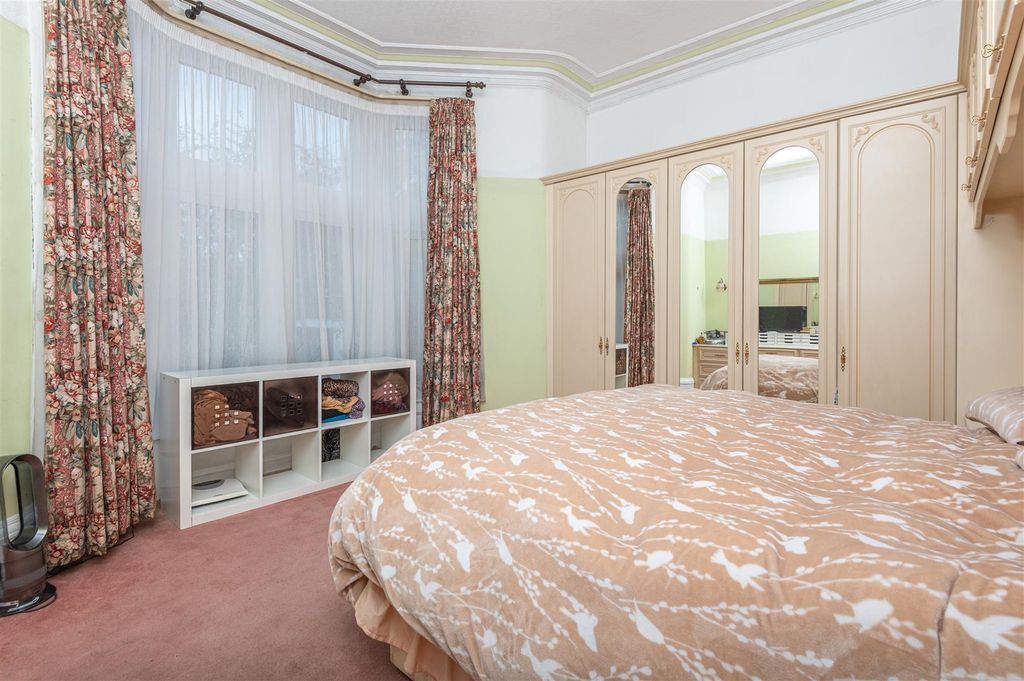 Additional image 19 of 6 bed semi-detached house for salePark Drive, Huddersfield HD1