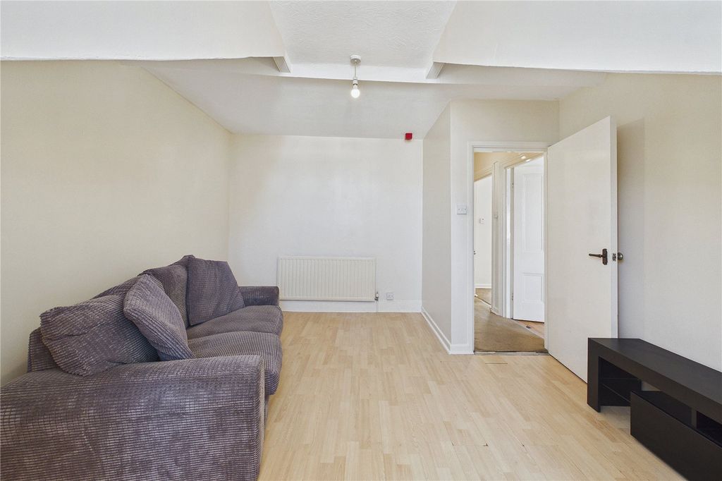 1 bed flat for saleHigh Street, Ilfracombe, Devon EX34 photo 4