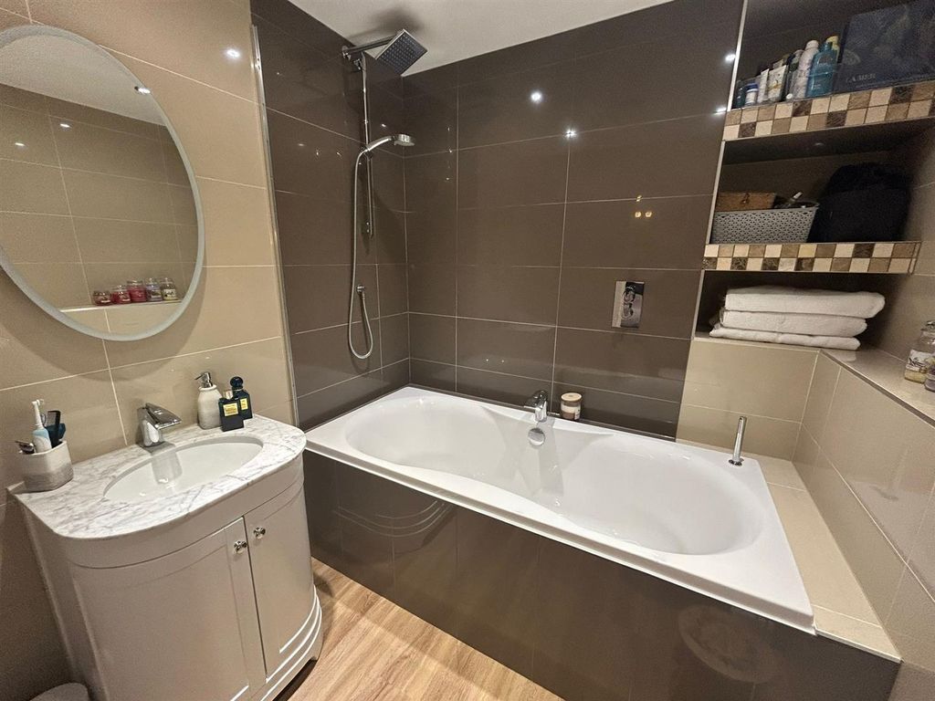 Additional image 15 of 2 bed flat for saleMottram Road, Broadbottom, Hyde SK14