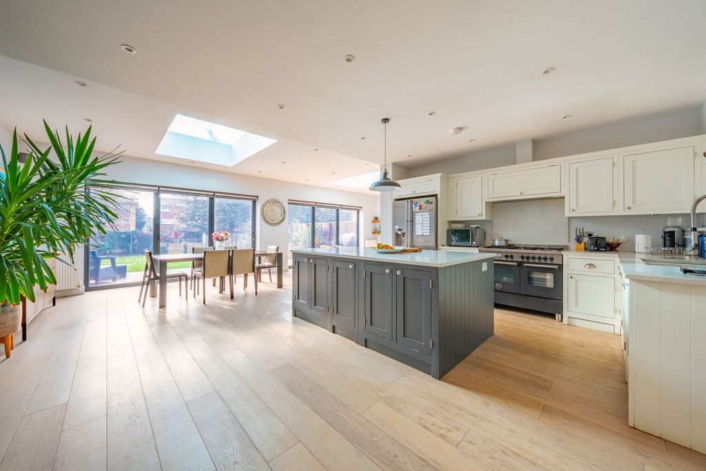 5 bed semi-detached house for saleJersey Road, Isleworth TW7