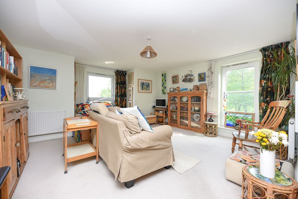 2 bed flat for saleBrookside, Park Square Brookside PE29 photo 3
