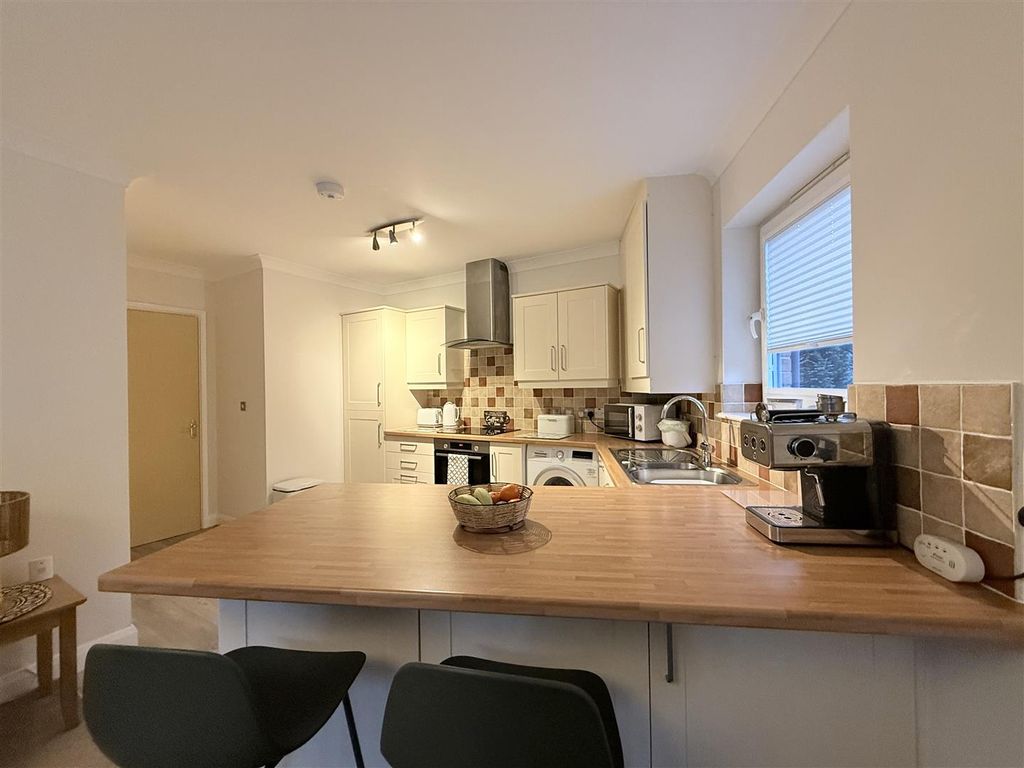 Additional image 13 of 2 bed flat for saleWalnut Close, Hyde SK14