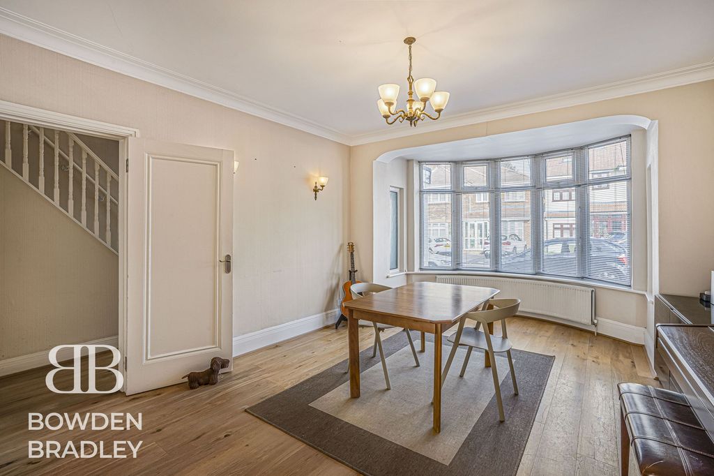 Additional image 6 of 5 bed property for saleAbbotswood Gardens, Clayhall IG5
