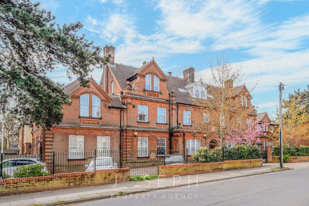 3 bed flat for saleFoxhall Road, Ipswich IP3