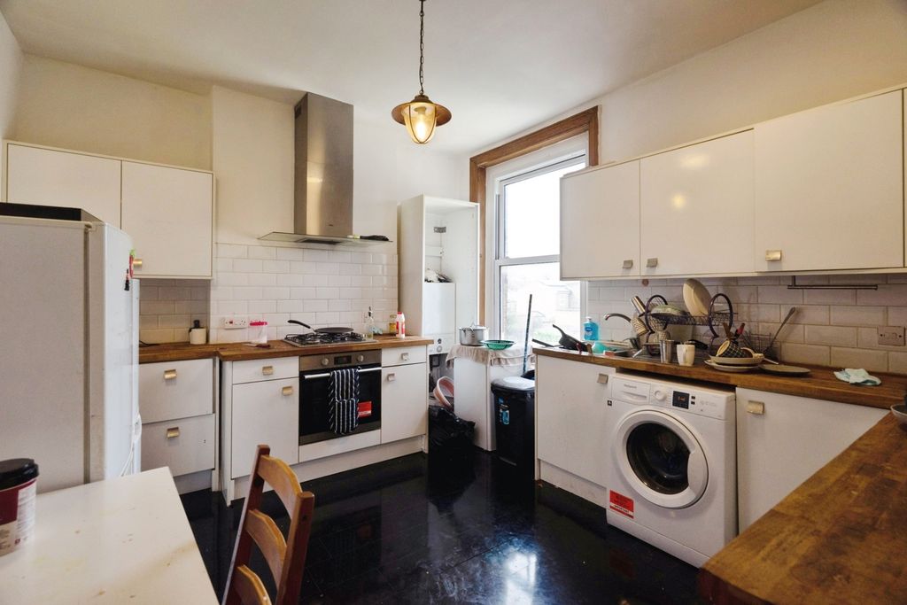 Additional image 4 of 3 bed flat for saleCoventry Road, Ilford IG1