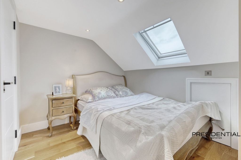 Additional image 36 of 5 bed property for saleKenwood Gardens, Gants Hill IG2