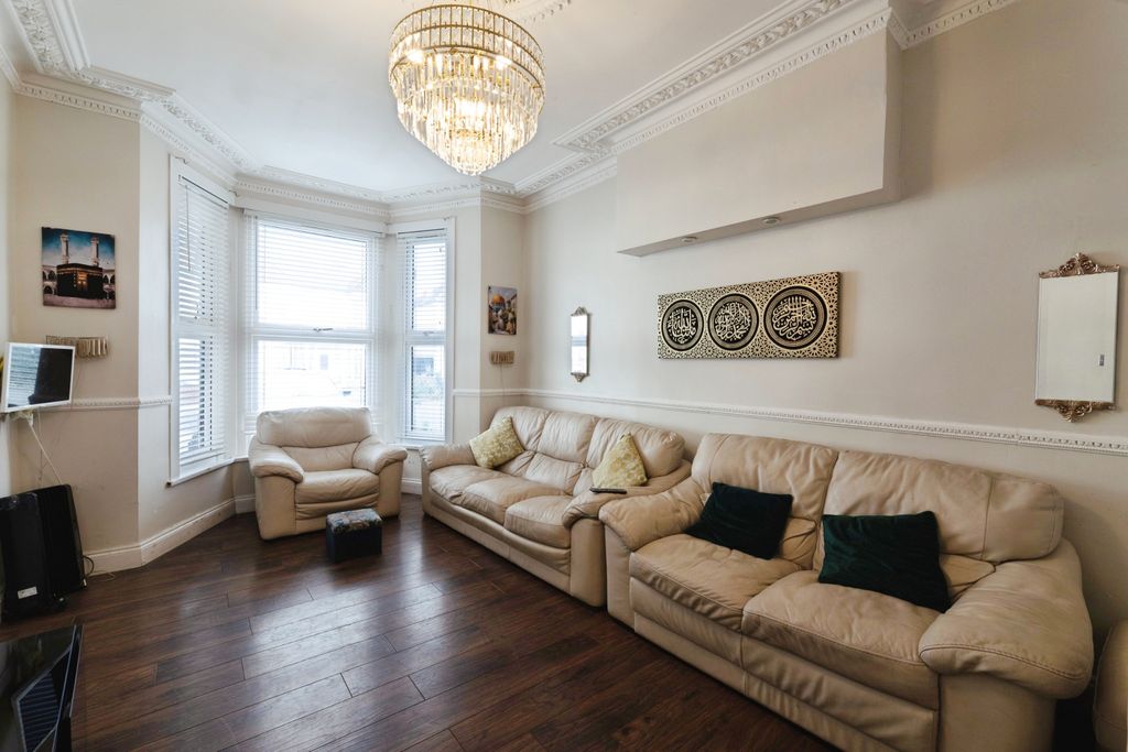 Additional image 2 of 7 bed semi-detached house for saleGrosvenor Road, Ilford IG1