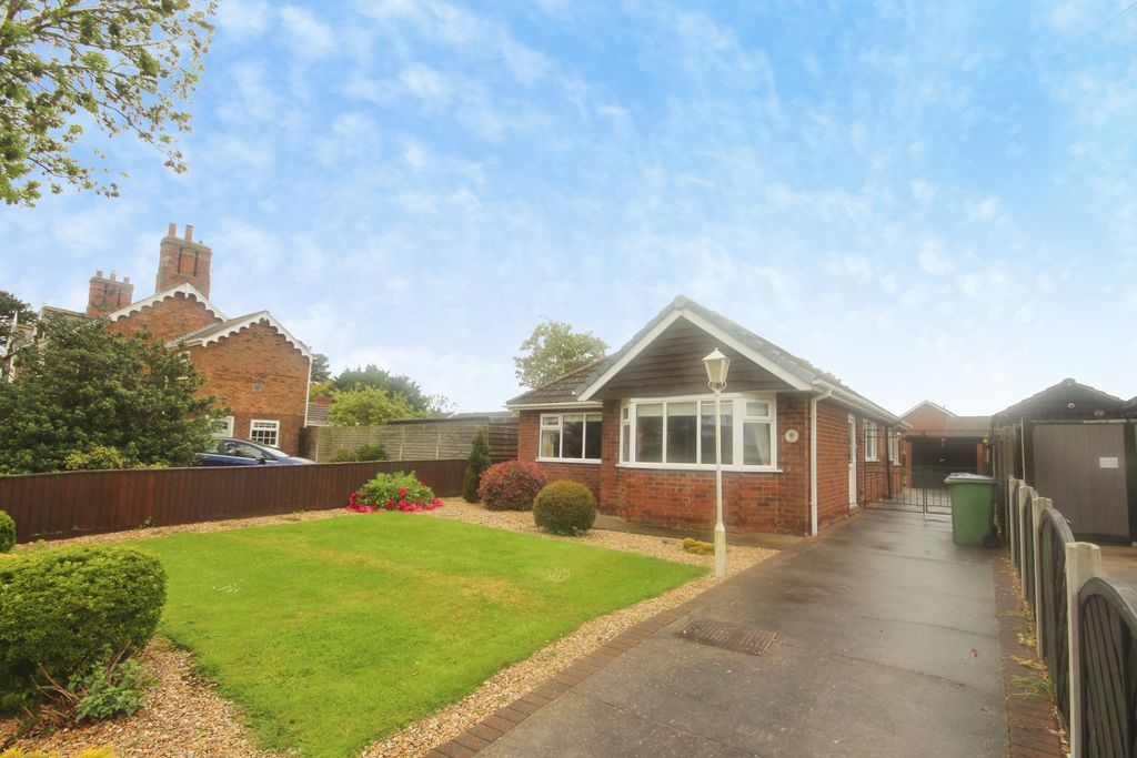 3 bed detached bungalow for saleStallingborough Road, Immingham DN40 photo 2