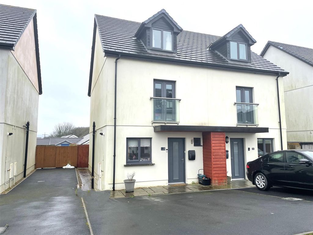 3 bed town house for saleLlys Y Foryd, Kidwelly SA17