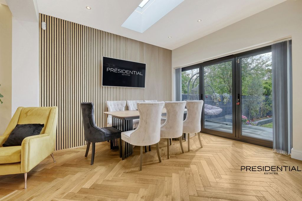 Additional image 11 of 5 bed property for saleKenwood Gardens, Gants Hill IG2
