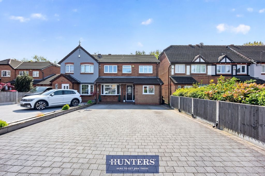4 bed semi-detached house for saleSouthfield Close, Dukinfield SK16