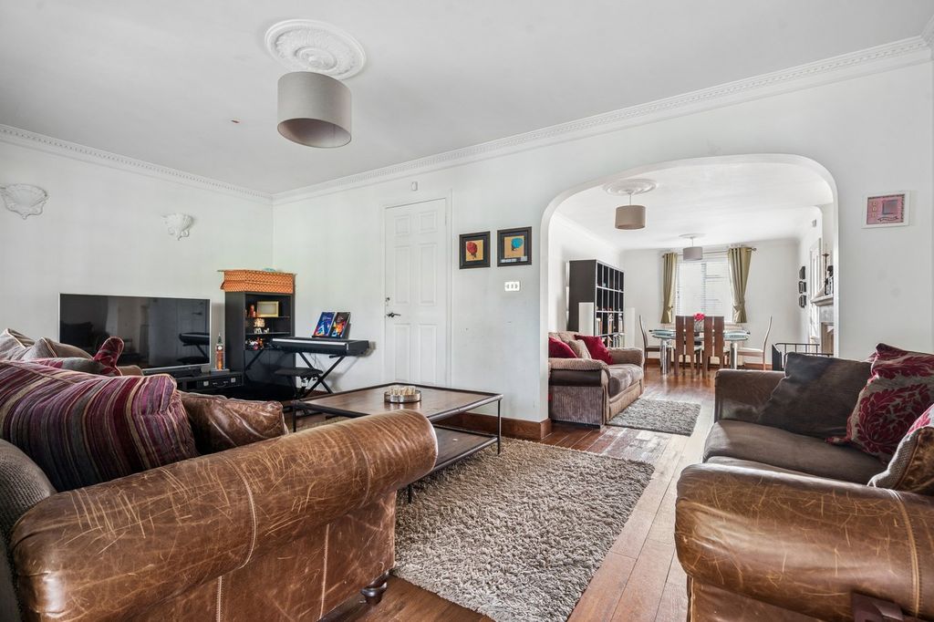 Additional image 30 of 4 bed detached house for saleWellesley Avenue, Iver SL0