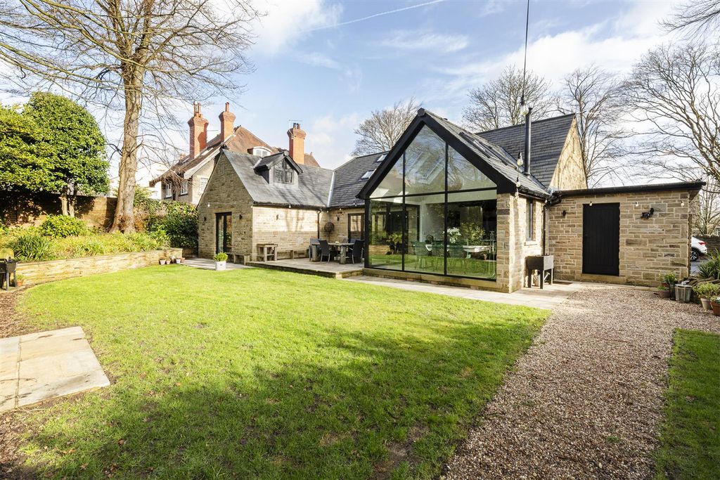 4 bed detached house for saleOakfield Road, Birkby, Huddersfield HD2
