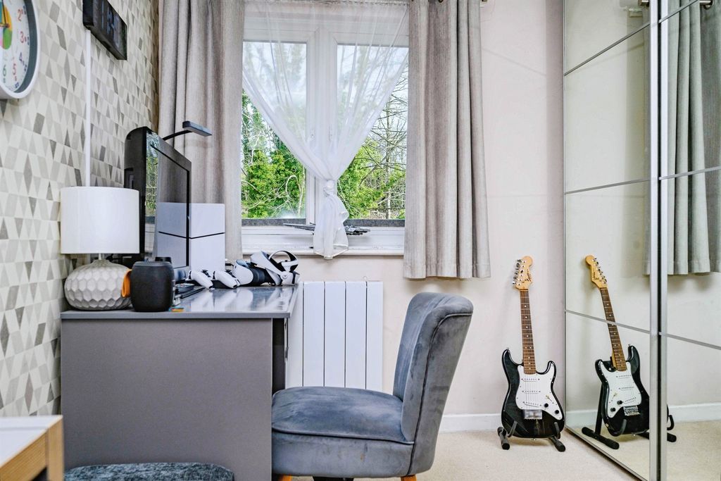 Additional image 8 of 2 bed flat for saleLake View, Railway Terrace, Kings Langley WD4