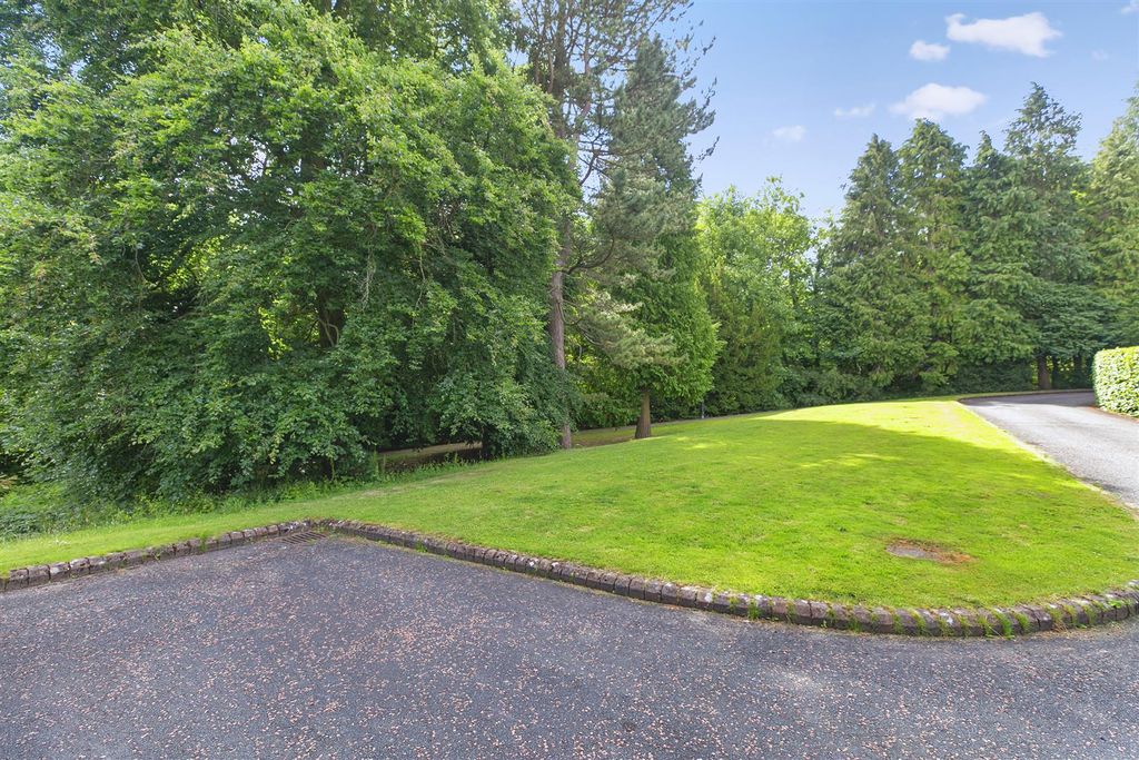 Additional image 44 of 5 bed property for saleCollege Drive, Ilkley LS29
