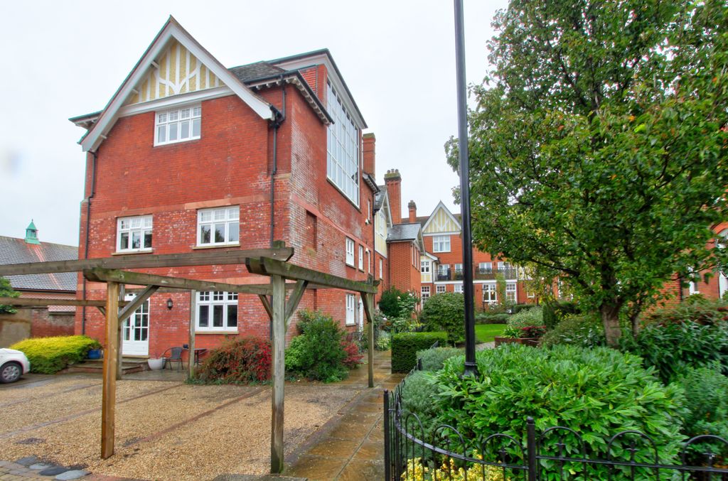 3 bed flat for saleDevereaux Court, Ipswich IP4