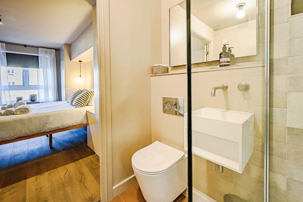 Additional image 11 of 2 bed flat for saleOvaltine Drive, Kings Langley WD4