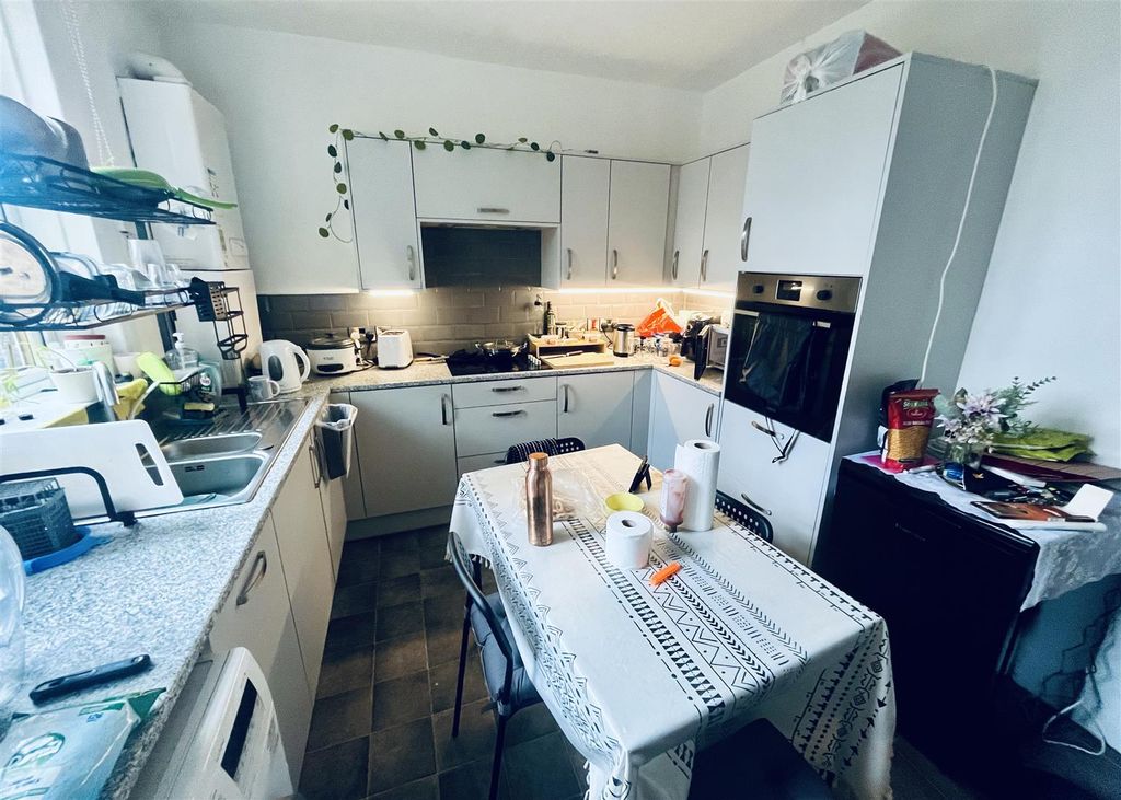 Additional image 4 of 2 bed flat for saleVernon Avenue, Huddersfield HD1
