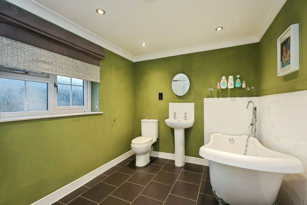 Additional image 11 of 5 bed detached house for saleThe Fairway, Huddersfield HD2