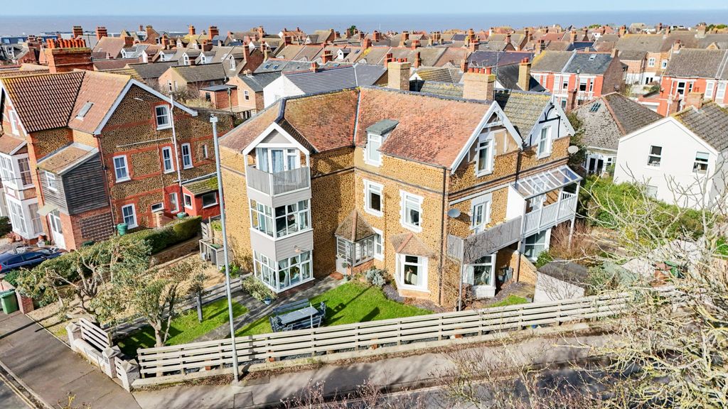5 bed town house for saleGlebe Avenue, Hunstanton PE36